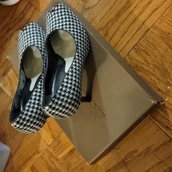 Cute Peep-toe Pumps - Picture 2 of 3